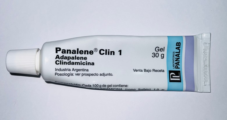 Mi experiencia usando adapaleno para el&nbsp;acné